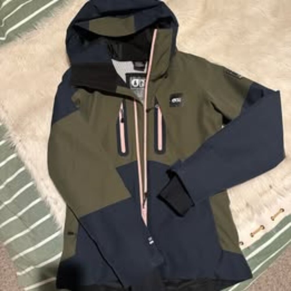 Like NEW. Picture Expedition Line Women’s Ski Jacket (small)